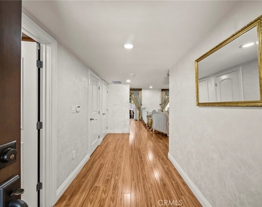 10544 Camarillo Street - Photo Thumbnail 2
