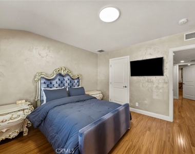 10544 Camarillo Street - Photo Thumbnail 35