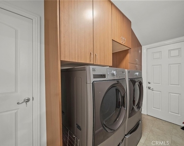 10544 Camarillo Street - Photo Thumbnail 18