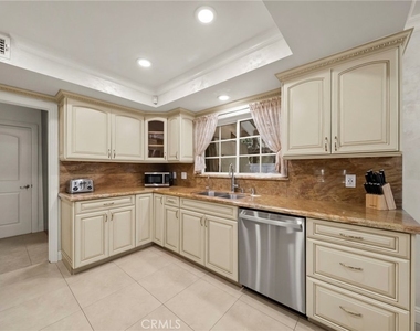 10544 Camarillo Street - Photo Thumbnail 17