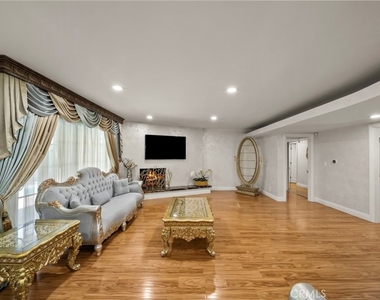 10544 Camarillo Street - Photo Thumbnail 5