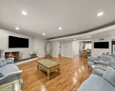 10544 Camarillo Street - Photo Thumbnail 9