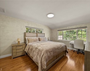 10544 Camarillo Street - Photo Thumbnail 30