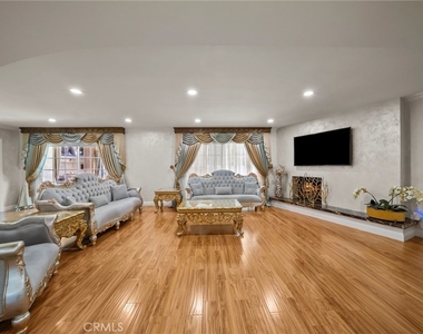10544 Camarillo Street - Photo Thumbnail 6