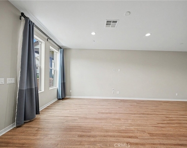 135 Farmhouse Drive - Photo Thumbnail 3