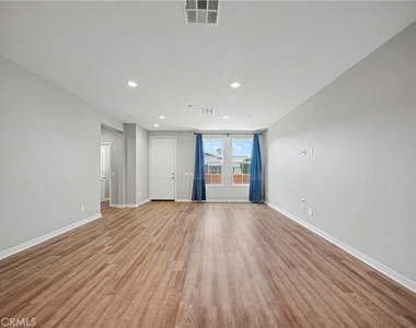 135 Farmhouse Drive - Photo Thumbnail 6
