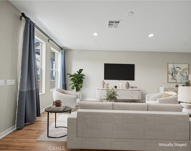135 Farmhouse Drive - Photo Thumbnail 2