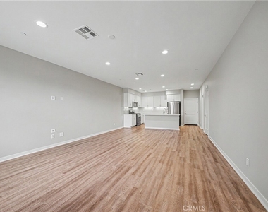135 Farmhouse Drive - Photo Thumbnail 8