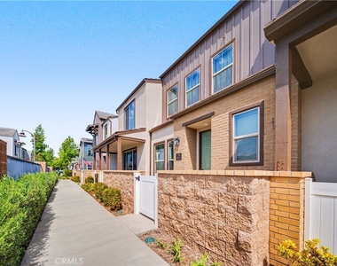 135 Farmhouse Drive - Photo Thumbnail 1