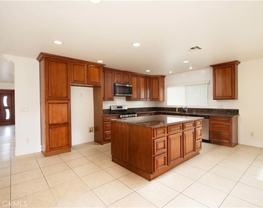 17404 Martha Street - Photo Thumbnail 2