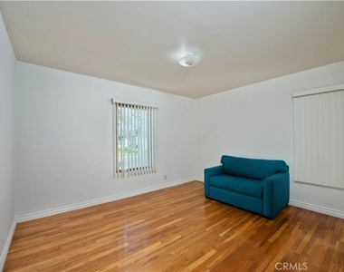 17404 Martha Street - Photo Thumbnail 8