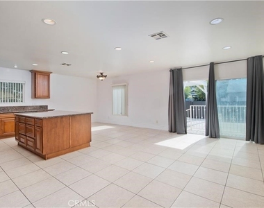 17404 Martha Street - Photo Thumbnail 4