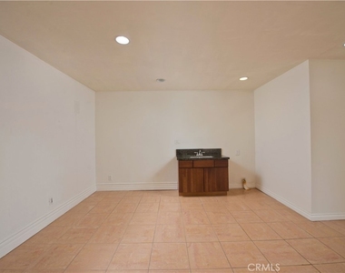 17404 Martha Street - Photo Thumbnail 21
