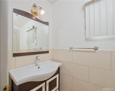 17404 Martha Street - Photo Thumbnail 15