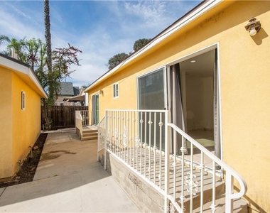 17404 Martha Street - Photo Thumbnail 16