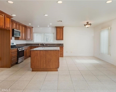 17404 Martha Street - Photo Thumbnail 3