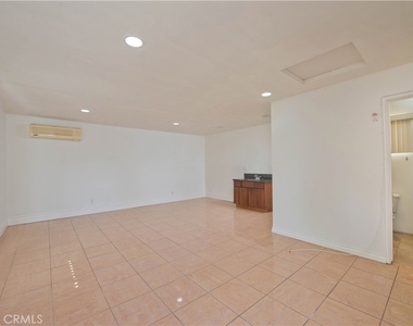17404 Martha Street - Photo Thumbnail 20