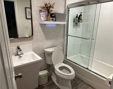 7833 Bothwell - Photo Thumbnail 26