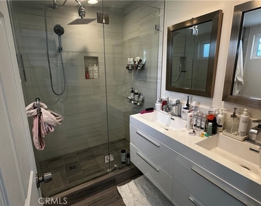 7833 Bothwell - Photo Thumbnail 14