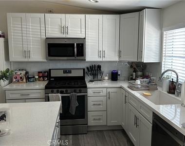 7833 Bothwell - Photo Thumbnail 4
