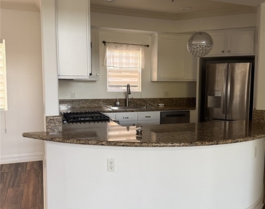 14343 Burbank Blvd. - Photo Thumbnail 14