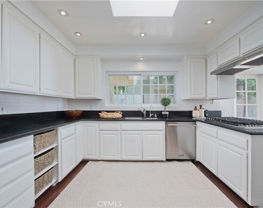 18056 Lake Encino - Photo Thumbnail 6