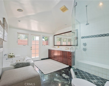 18056 Lake Encino - Photo Thumbnail 16