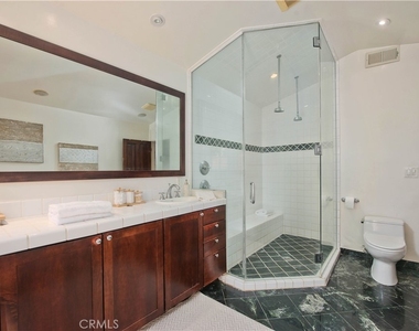 18056 Lake Encino - Photo Thumbnail 17
