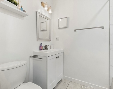 6413 Wystone - Photo Thumbnail 12