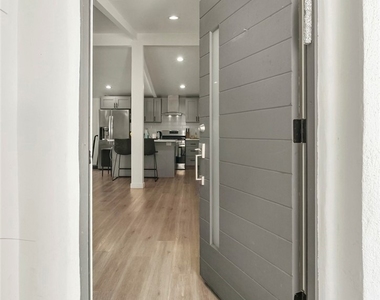 6413 Wystone - Photo Thumbnail 26