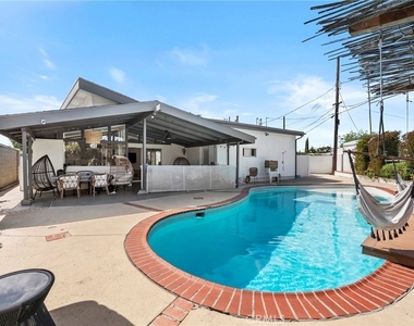 6413 Wystone - Photo Thumbnail 19