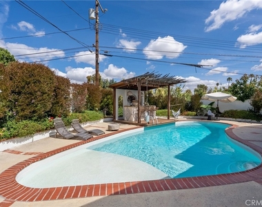 6413 Wystone - Photo Thumbnail 22