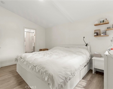 6413 Wystone - Photo Thumbnail 16
