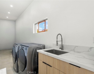 6413 Wystone - Photo Thumbnail 23