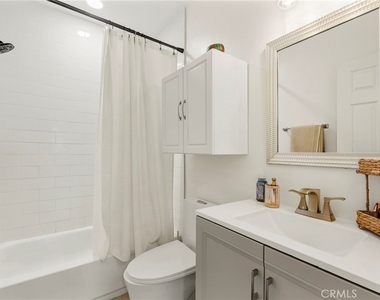 6413 Wystone - Photo Thumbnail 11