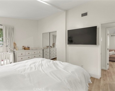 6413 Wystone - Photo Thumbnail 15