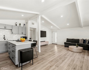 6413 Wystone - Photo Thumbnail 7