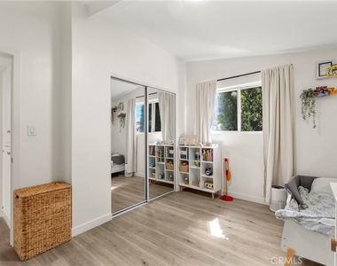 6413 Wystone - Photo Thumbnail 18