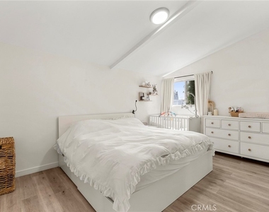 6413 Wystone - Photo Thumbnail 14