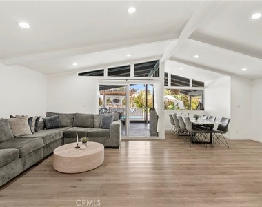 6413 Wystone - Photo Thumbnail 6