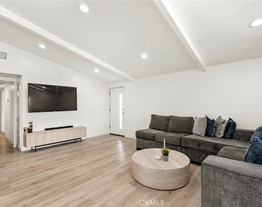 6413 Wystone - Photo Thumbnail 5