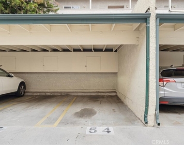 5328 Newcastle Avenue - Photo Thumbnail 12