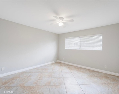 5328 Newcastle Avenue - Photo Thumbnail 9
