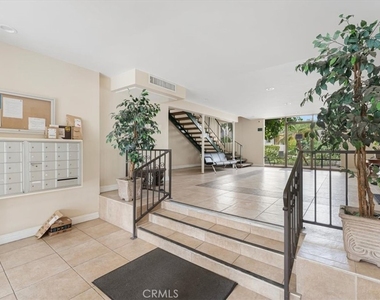 5328 Newcastle Avenue - Photo Thumbnail 15