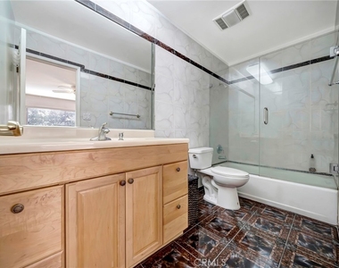 5315 Zelzah - Photo Thumbnail 12