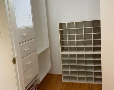 5257 Radford Avenue - Photo Thumbnail 7