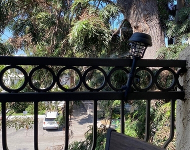 5257 Radford Avenue - Photo Thumbnail 6