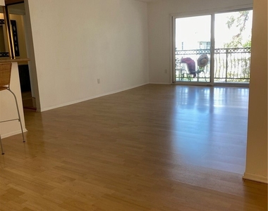 5257 Radford Avenue - Photo Thumbnail 2