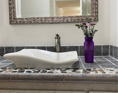 5257 Radford Avenue - Photo Thumbnail 12