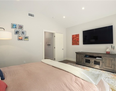 1633 N Beverly Drive - Photo Thumbnail 13